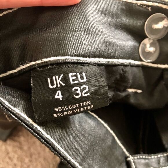 Pretty Little Thing Coated Cargo Denim with Contrast Stitching in Black Size - 4 - Picture 5 of 7